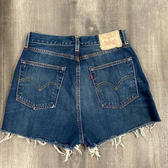 Vintage high waisted 701 Levi’s jean shorts size 29 - Picture 2 of 9